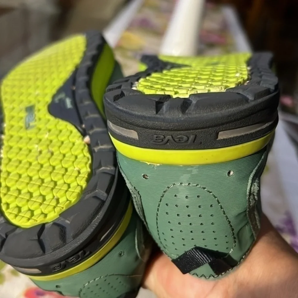Teva SIZE 9,  S/N 1000225 green lace up shoes.